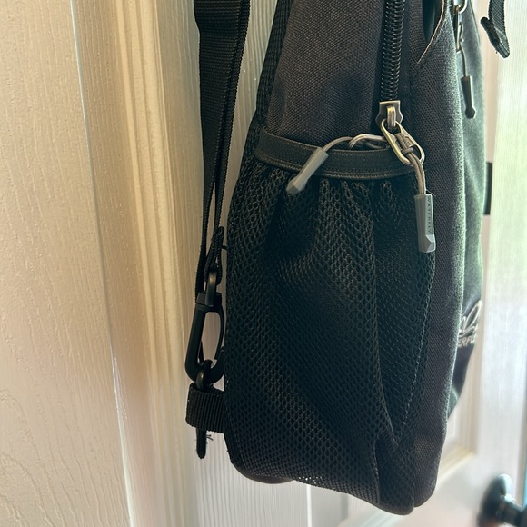 Waterfly Sling Bag - Picture 4 of 8